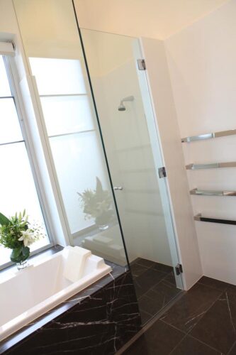 Why Are Shower Screens The Cost-Effective Choice