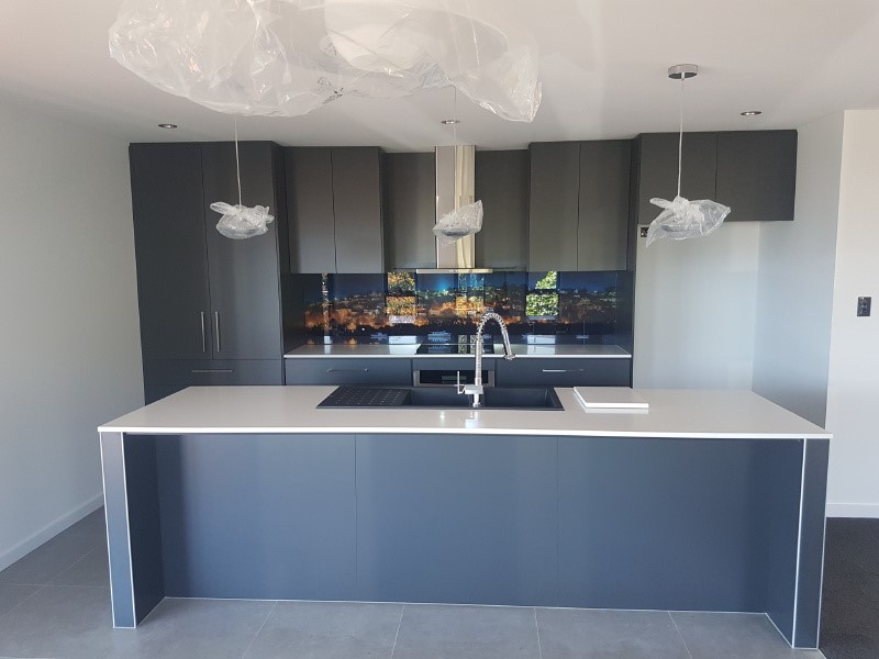 Pixagraphic glass splashback